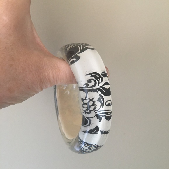 Vintage Retro Lucite Bracelet Bangle black design on cream, stunning quality - Picture 7 of 13